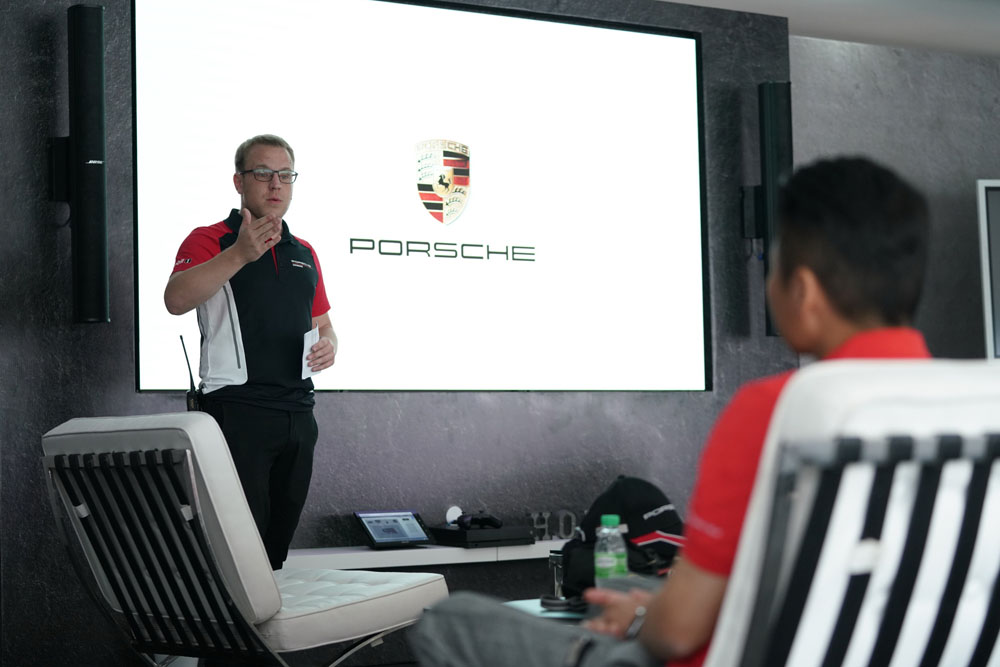 Samsung Collaborates With Porsche Asia Pacific For Better Viewing Experience