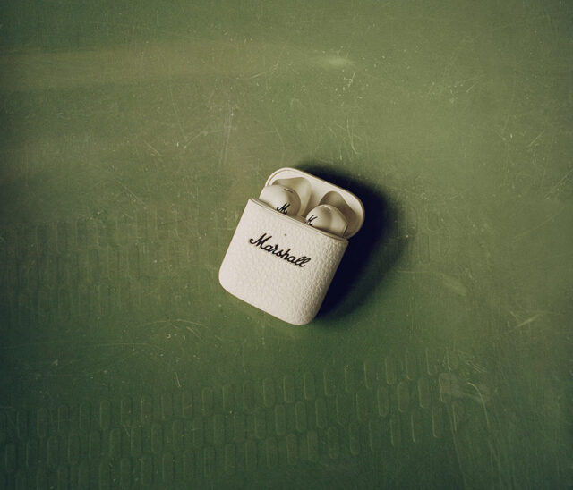 Marshal Minor III Cream earbuds 1