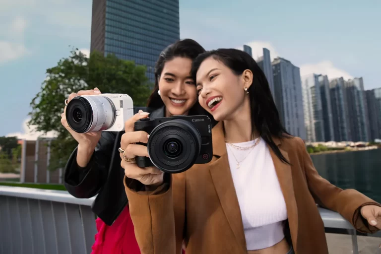 EOS R50 V with RF-S 14-30mm F4-6.3 IS STM PZ lens