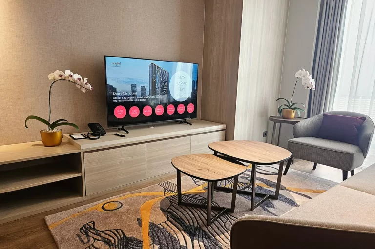 Samsung HU8000F Hotel TV Series announced featured