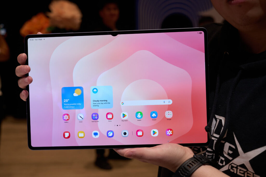 Samsung Galaxy S25 FE Galaxy Buds3 FE Galaxy Tab S11 series hands on 8